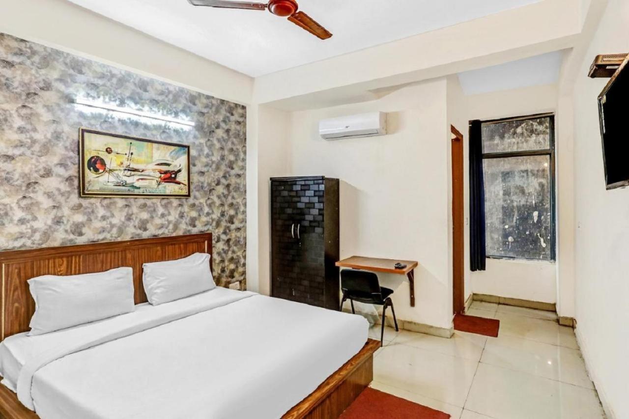 Hotel Noida Continental At Noida City Center Zewnętrze zdjęcie