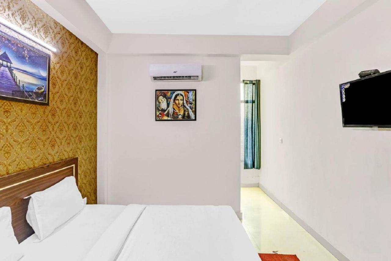Hotel Noida Continental At Noida City Center Zewnętrze zdjęcie